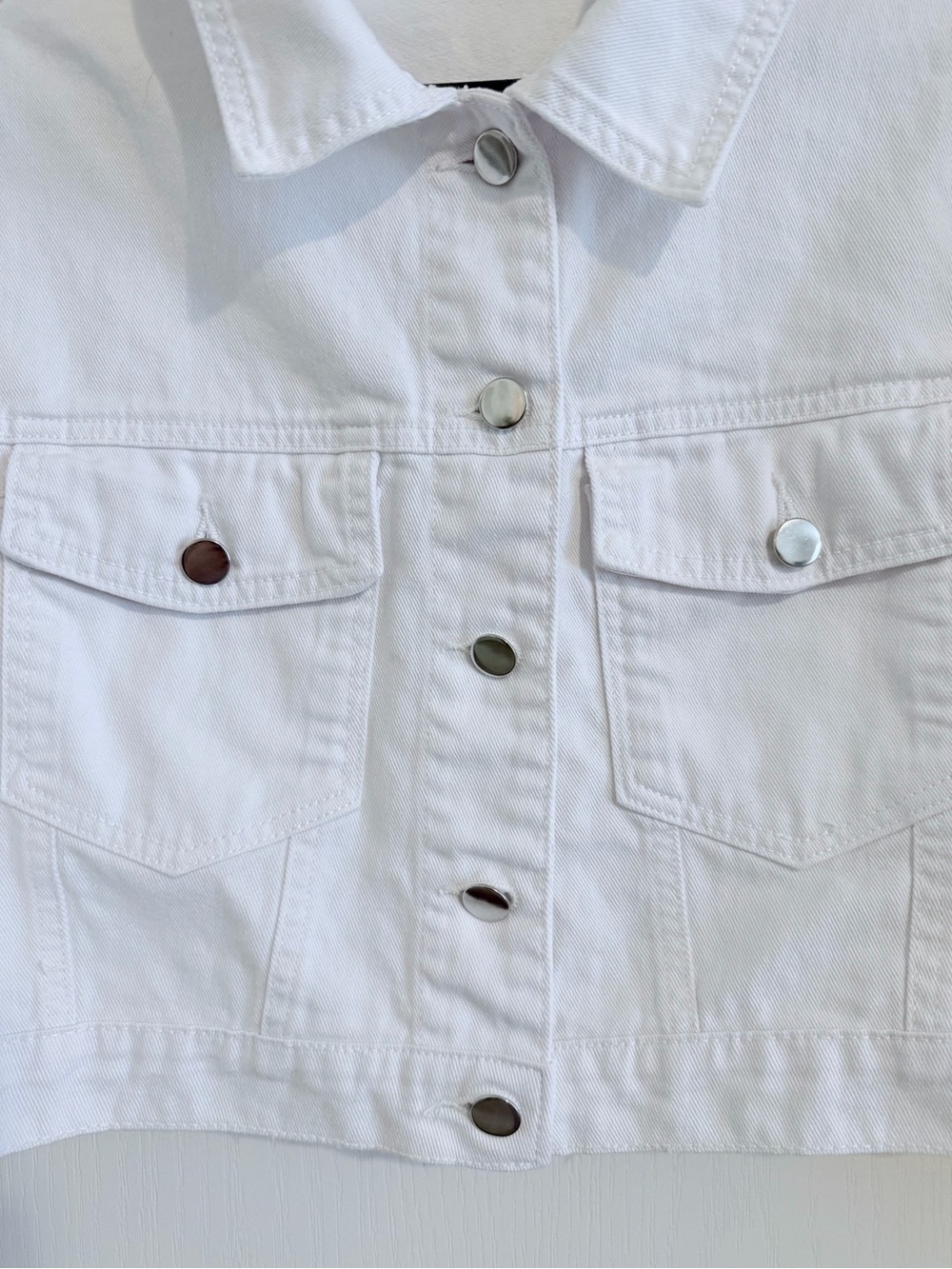 SHEIN White Cropped Denim Jacket - Picture 5 of 9